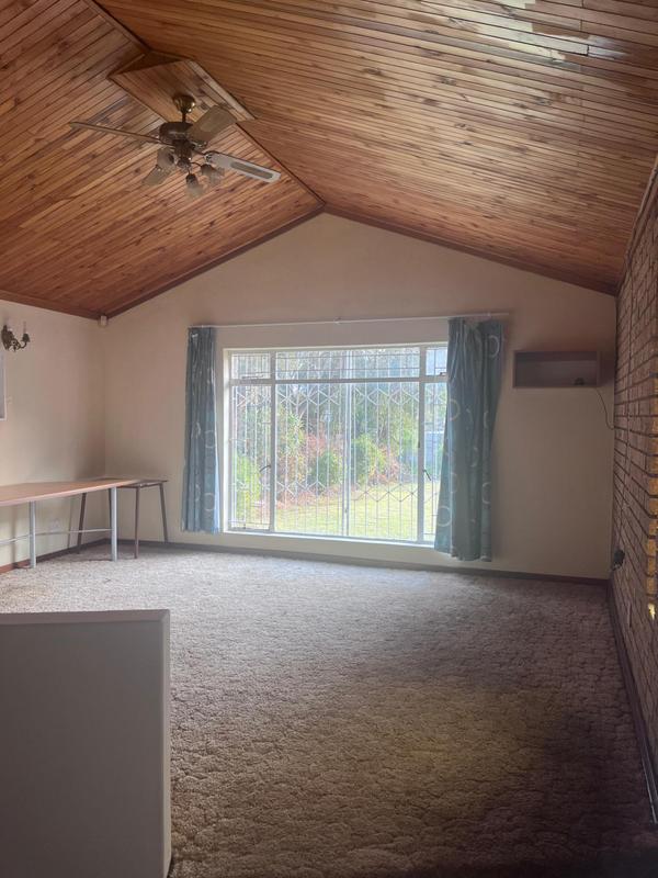 To Let 4 Bedroom Property for Rent in Riviera Park North West